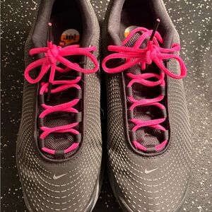 Nike Men's Black and Pink Athletic Shoes